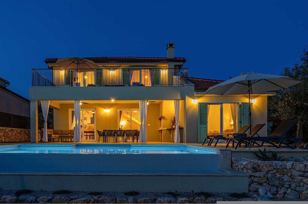 Villa Beachfront With 4 Bedrooms and 3 5 Bathrooms