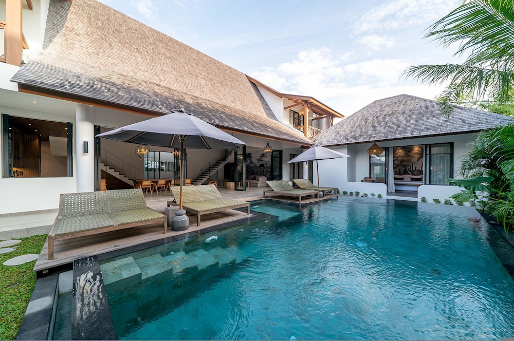 Villa Nusantara 5 by Alfred in Bali - Promo Luxury 4BD Pool Villa Pererenan Beach Caggu