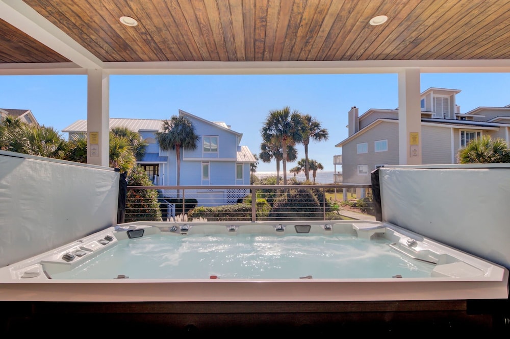 7 Beachwood East by Avantstay Steps to the Beach Ocean Views Hot Tub 7bdr