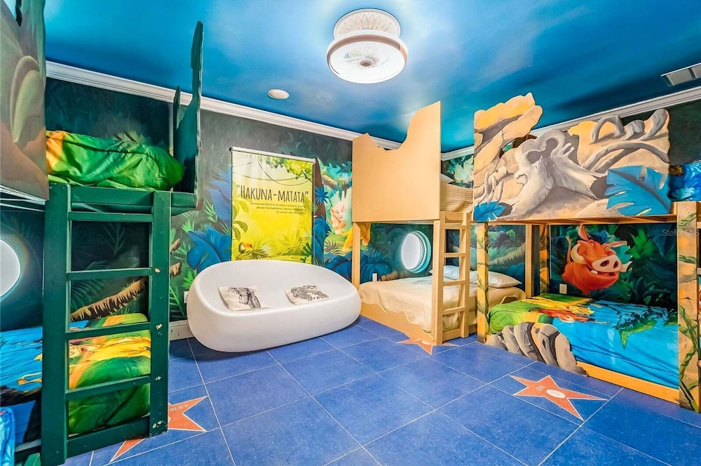 Ultimate Hollywood Themed Mansion for Big Groups