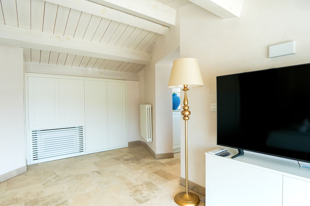 Marina Homes Suite in Syracuse
