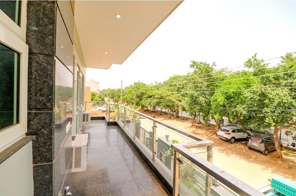 Fabhotel Aroma Luxuries view 2