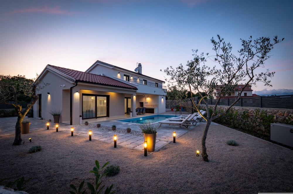Holiday House Jewel With Private Pool