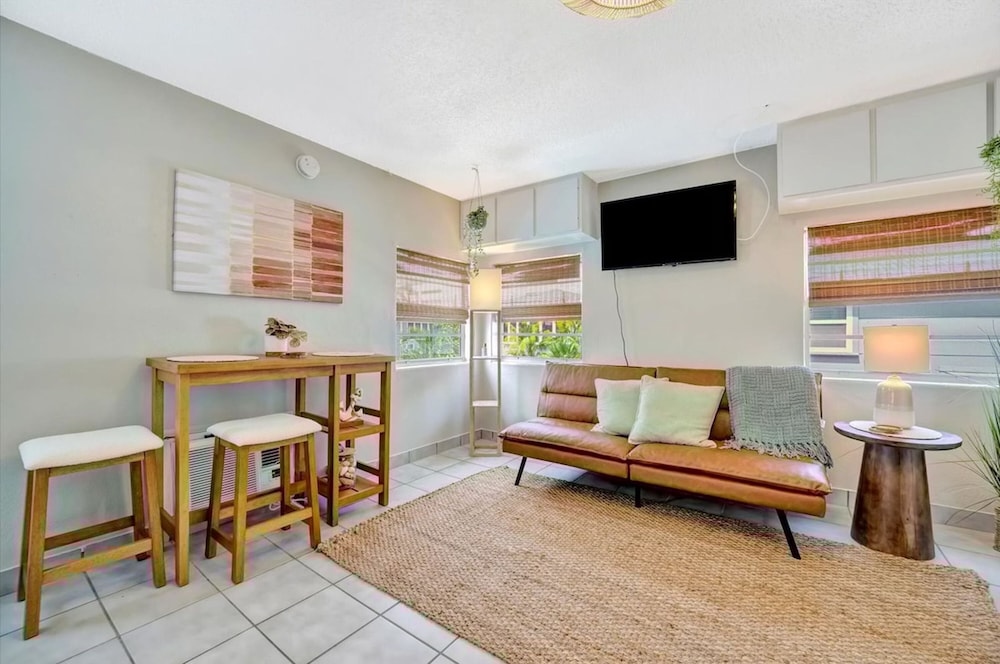 Corner Balcony Suite Across From Beach htd Pool