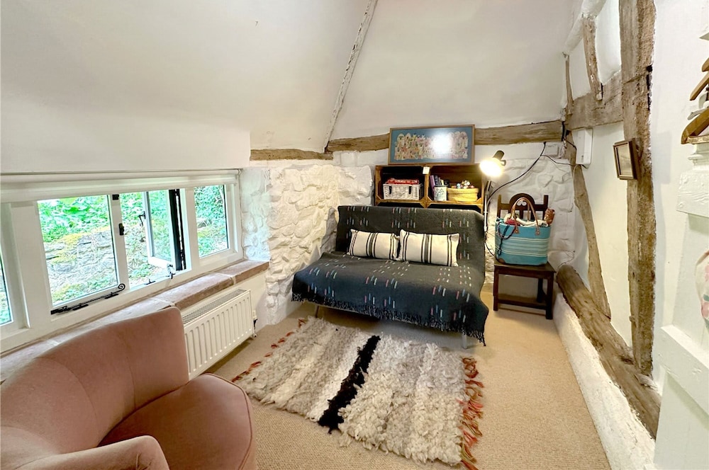 Grade II Listed Quaint Cottage in Berkswell