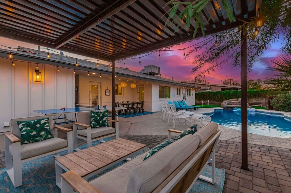 Vacay on Villa Pool Putting Grn Old Town