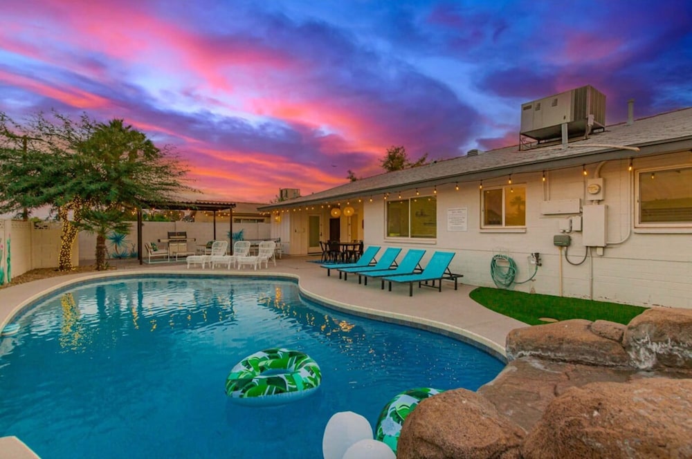 Vacay on Villa Pool Putting Grn Old Town