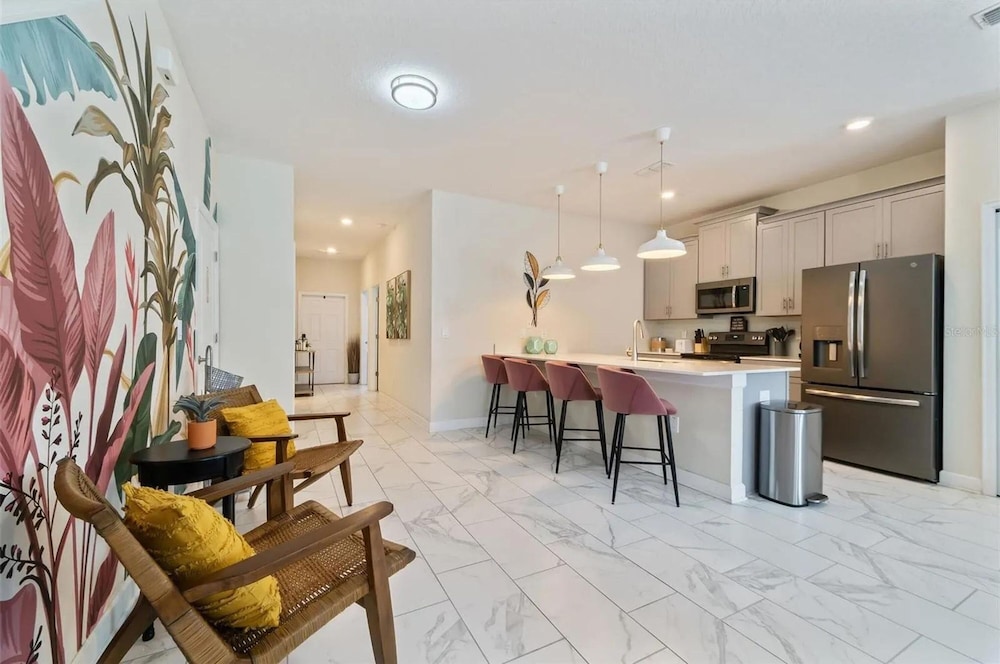 Vibrant 5Bd w Private Pool Waterpark at Storey Lake 4811m