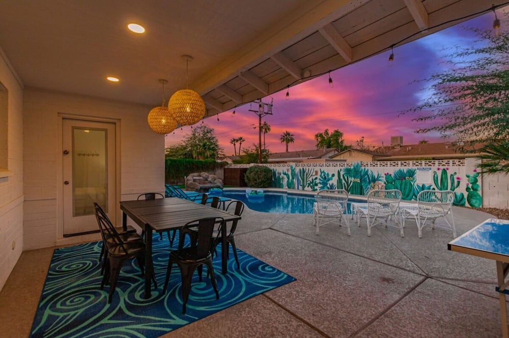 Vacay on Villa Pool Putting Grn Old Town