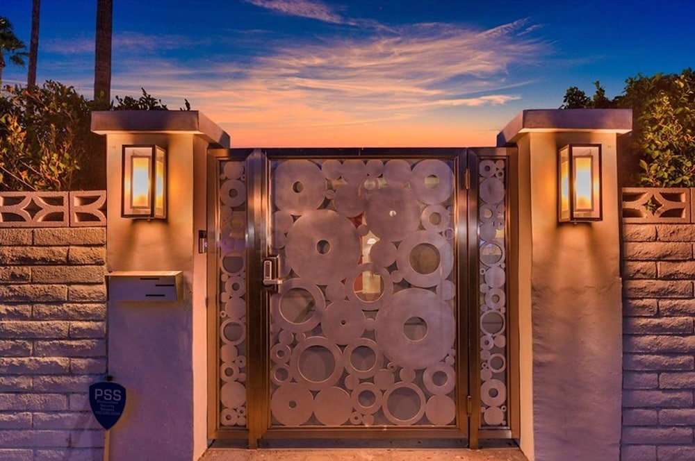Villa L'orange Pool and Hot Tubs