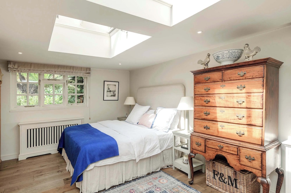 Beautiful Family Home w Garden Pool - Wimbledon