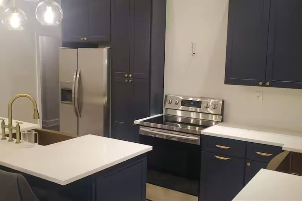 Budget-friendly Home Sleeps 16 Wifi Close to Minyan