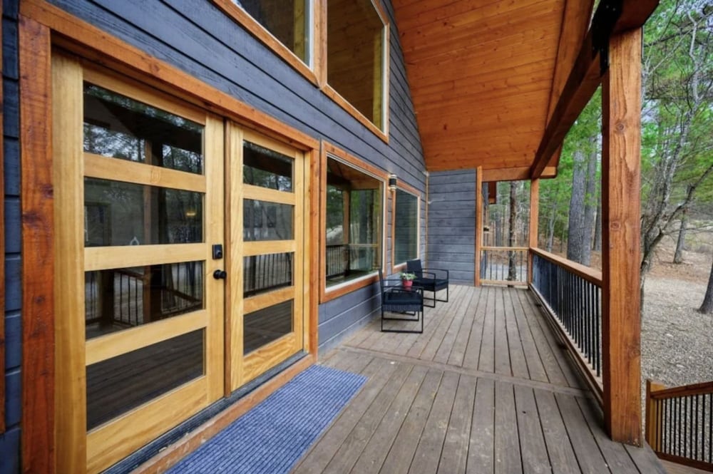 Whispering Winds Luxury Cabin in Hochatown