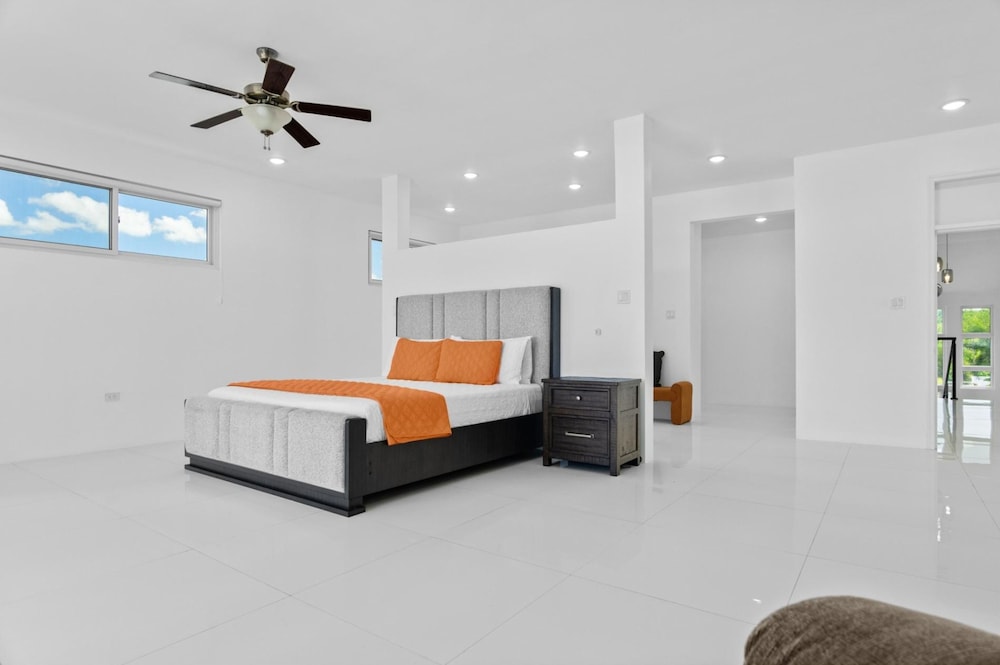 The W Villa 5 B R Oceanfront w Staff