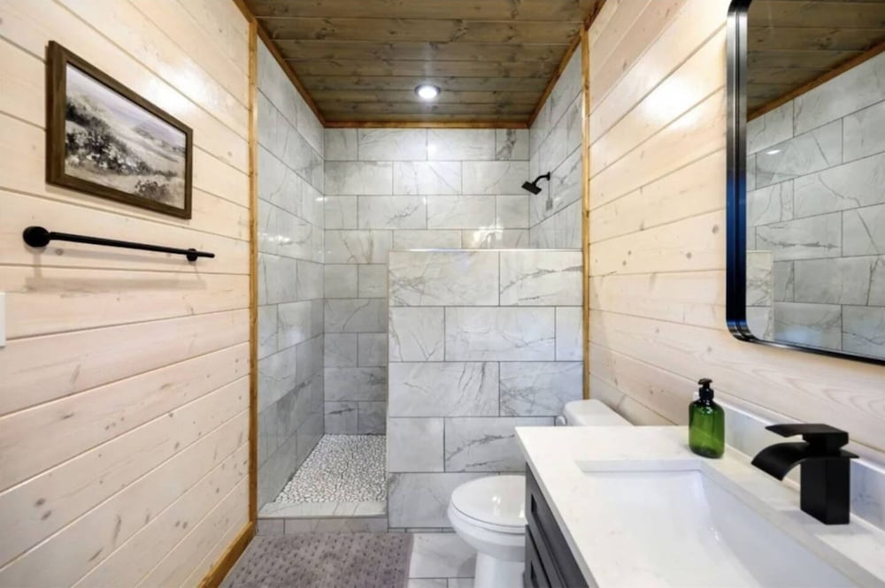 Whispering Winds Luxury Cabin in Hochatown