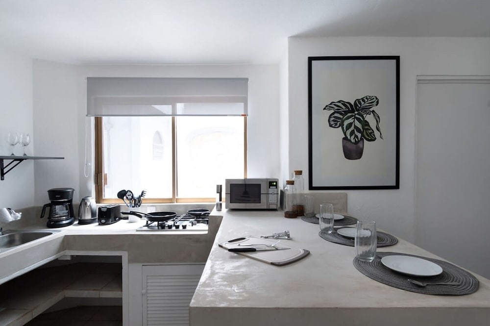 1bedroom Suite - 1 Block Away to Icon Beach