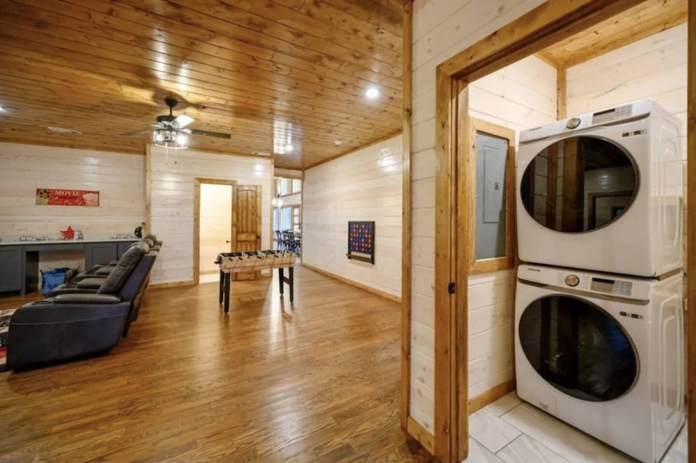 Whispering Winds Luxury Cabin in Hochatown