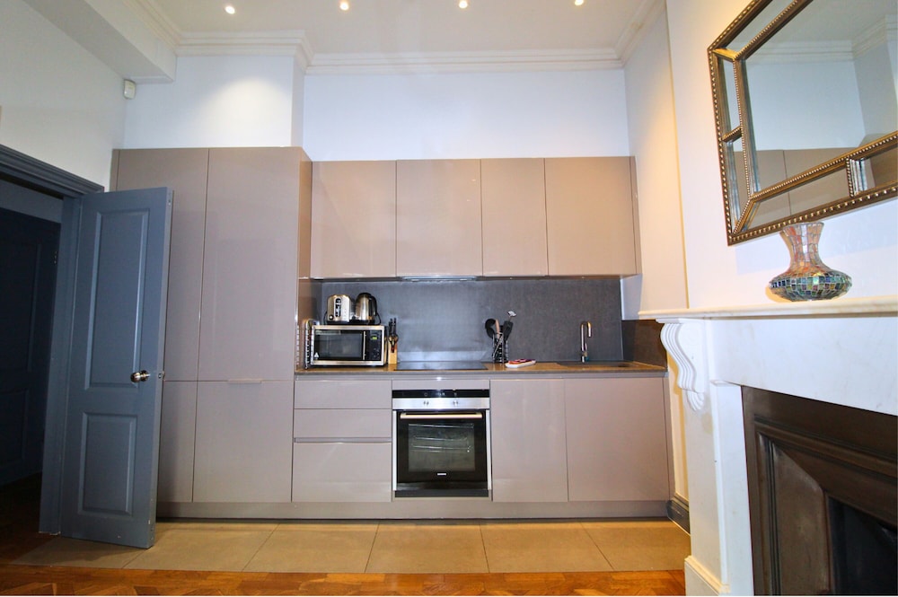 Barons Court Apartments by Viridian Apartments
