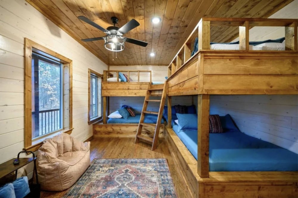 Whispering Winds Luxury Cabin in Hochatown