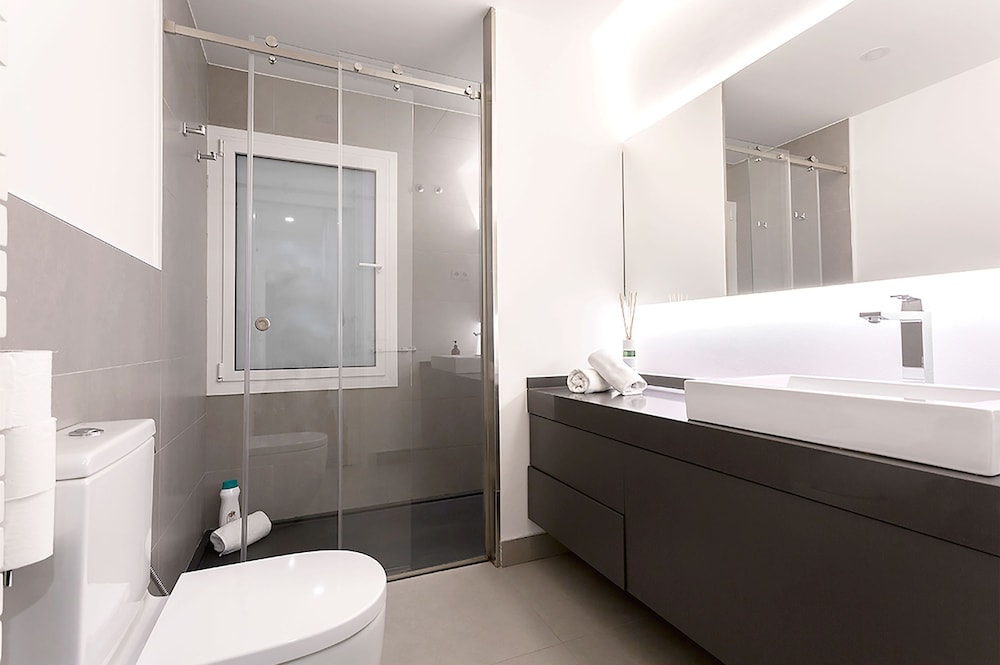 Modern 2 BD Duplex in Front of Atocha Train Station Atocha II