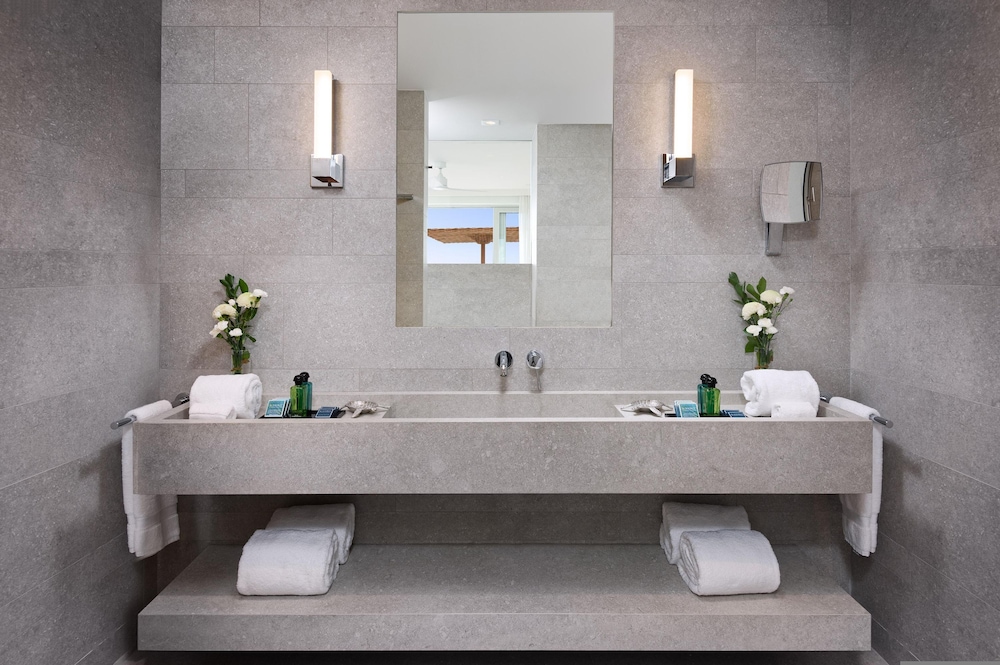 La Mer Villa South Oceanfront Luxury on Sapodilla Bay