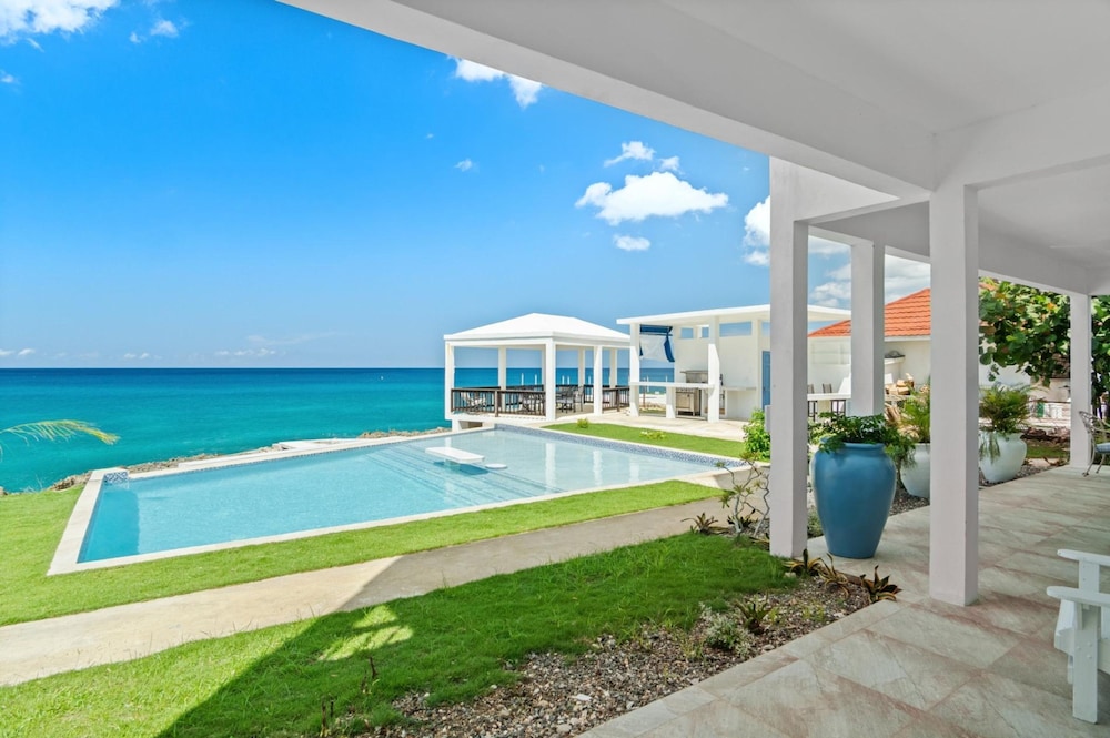 The W Villa 5 B R Oceanfront w Staff