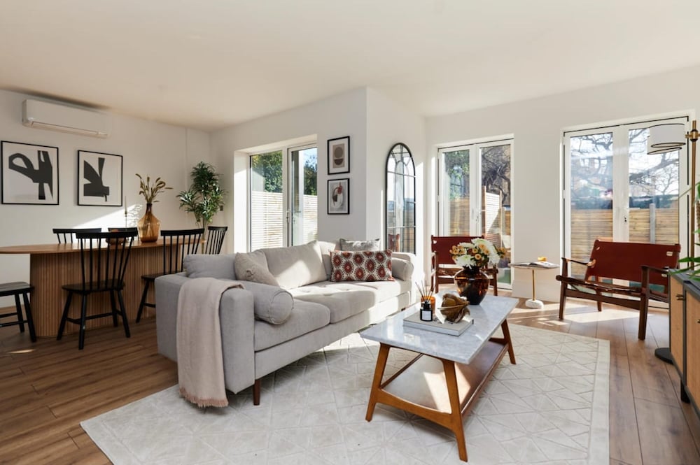 Wembley Vacations - The Wembley Park Secret - Spacious 3bdr Flat With Terrace - Property Image 1