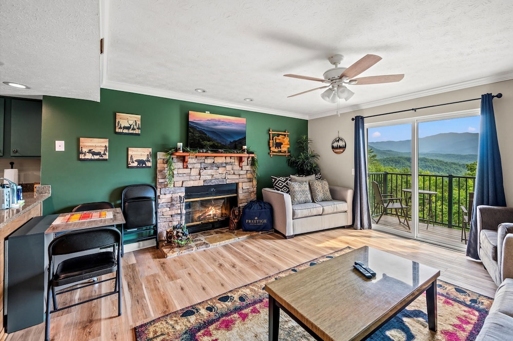 Mountain Views Indoor Pool Sauna Fireplace