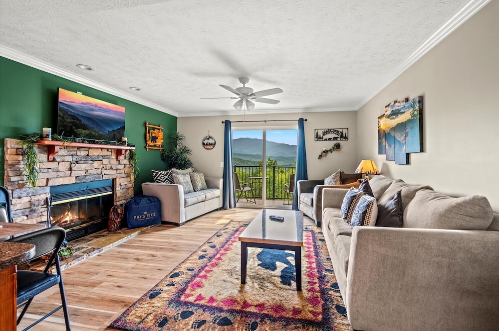Mountain Views Indoor Pool Sauna Fireplace