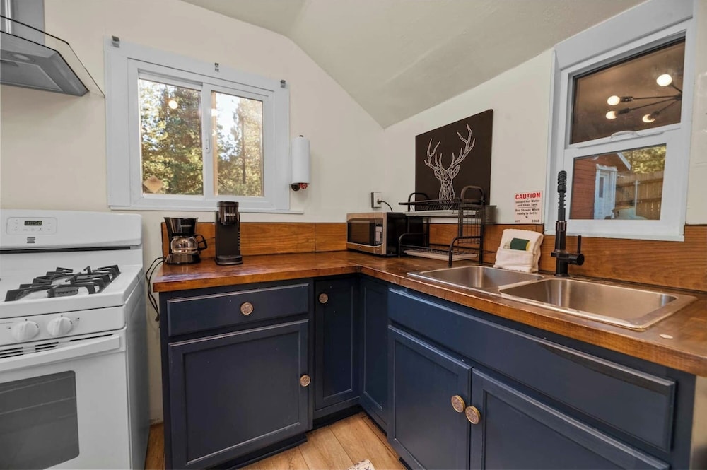 The Red Cabin - Cozy Cottage