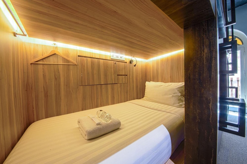 CUBE Boutique Capsule Hotel at Chinatown 15