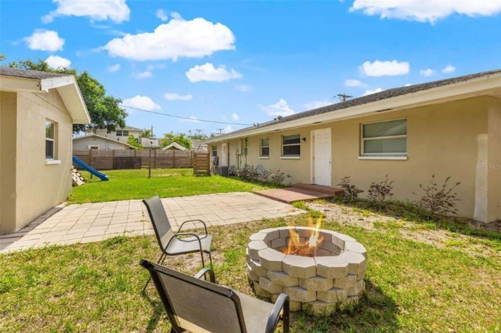 Quiet Spacious Home Close to Clearwater Beaches