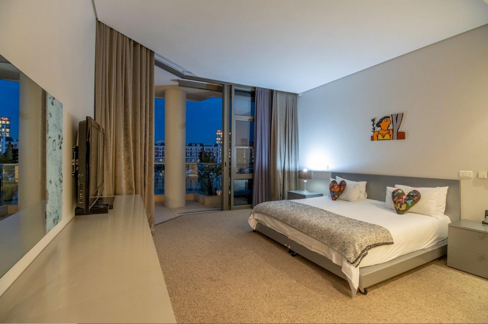 Executive Yacht View One Bedroom Marina Apartment - 206