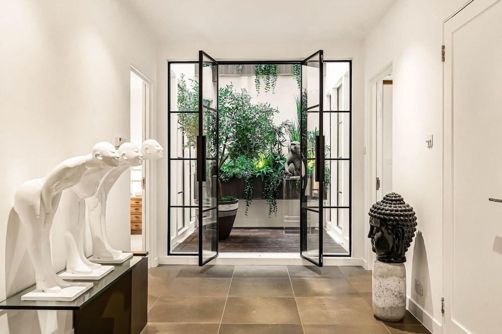 London Mews Home w Glass Atrium Terrace