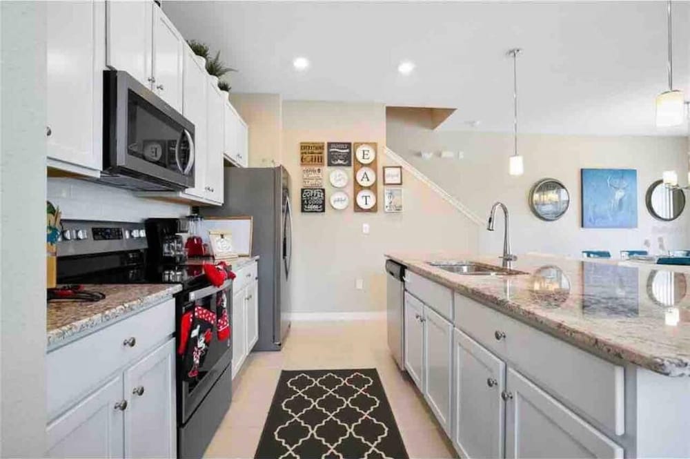 Super Chic-4 Bedroom Townhome IN Disney Area