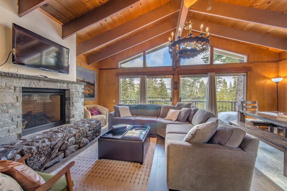 Mahogany by Avantstay Snowbird Cabin w Full Chamberlands Access