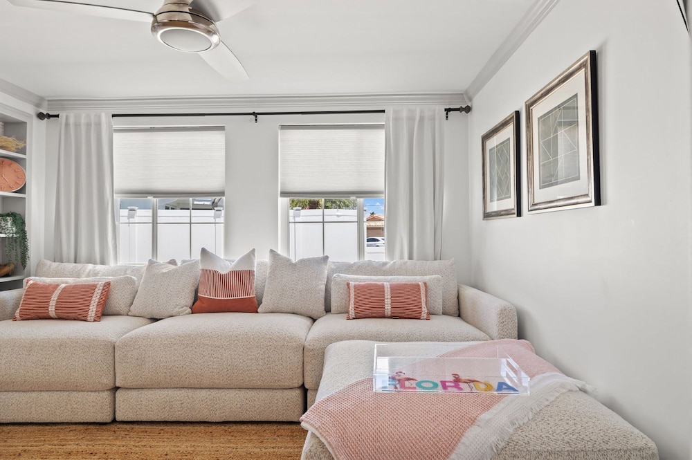 Stylish Villa Near Treasure Island Beaches