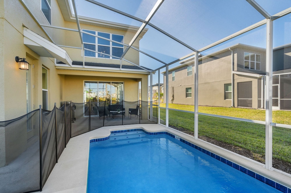 Chic 5bed Home With Themed Rooms