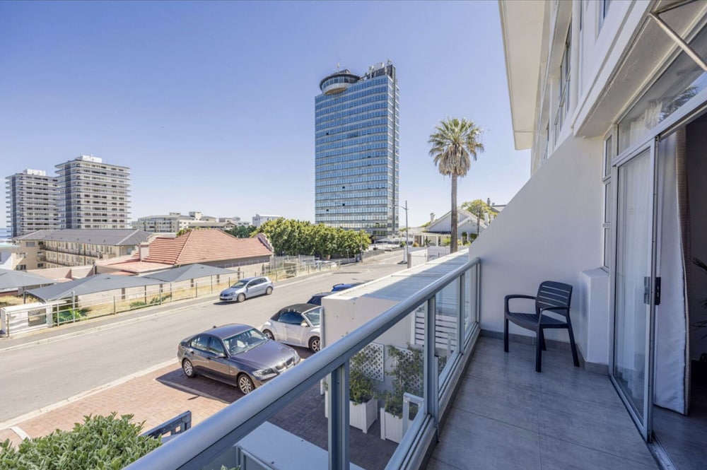Seaview Bliss a Sunny Apartment and Pool