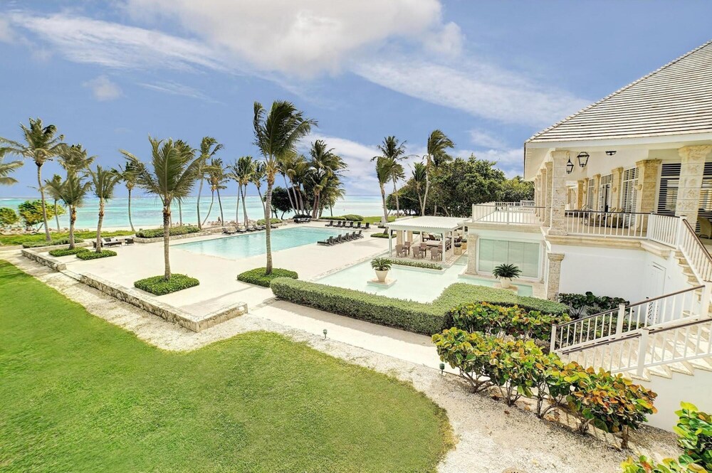 Luxury Villa With Heated Pool Jacuzzi Full Staff