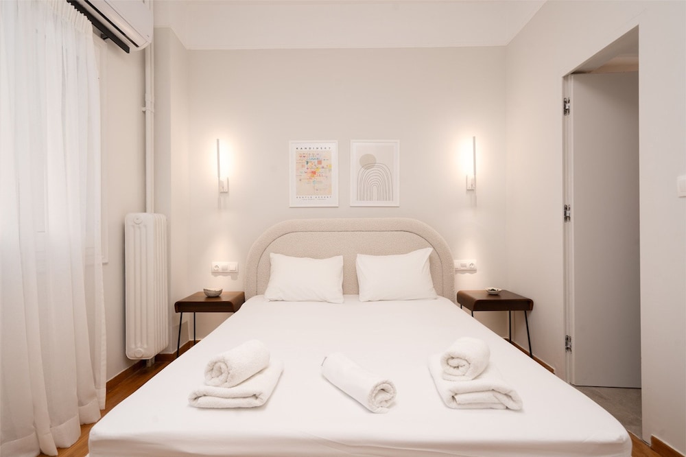 LIV - Peaceful Pagrati Getaway