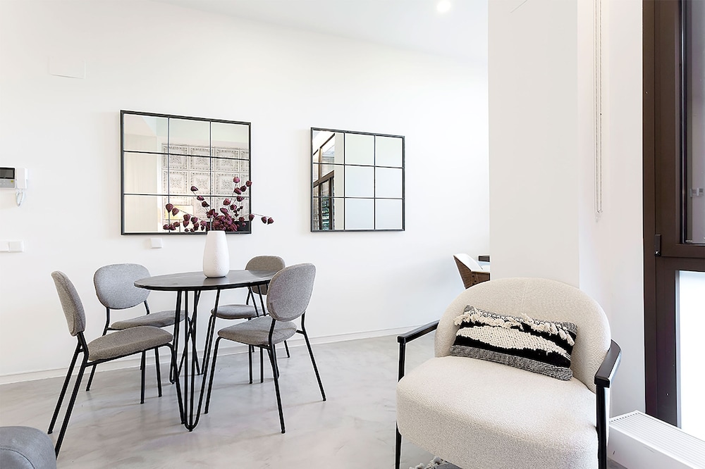 Modern 2 BD Duplex in Front of Atocha Train Station Atocha II