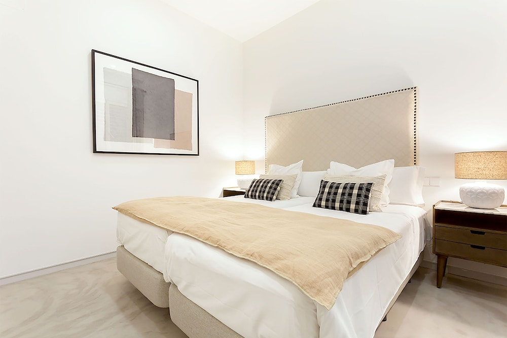 Modern 2 BD Duplex in Front of Atocha Train Station Atocha II