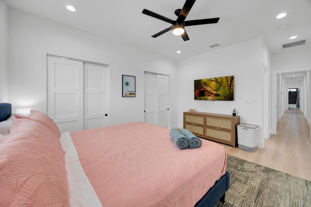 Luxury Beach Home Sauna Cold Plunge E-bikes