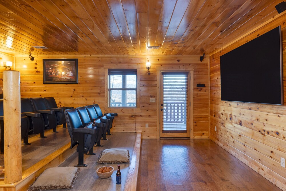 100 Guests Blackthorn Sister Smokies Homes Luxury Mountain Retreat