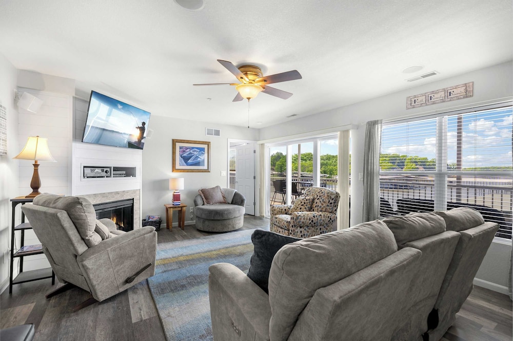 Seascape Cove Waterfront!