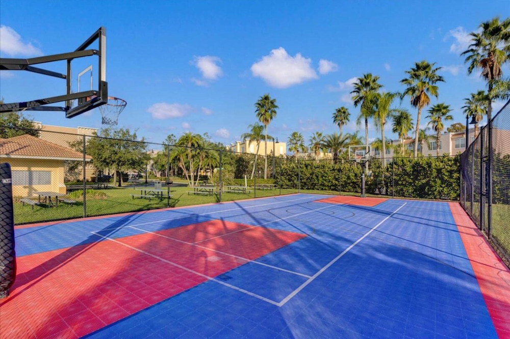 Upstay Spacious 3BR Home w Patio Vista Cay Resort