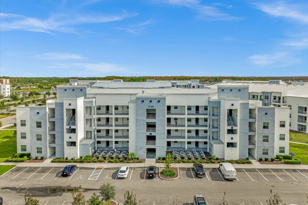 Upstay Stylish Condo w Patio Storey Lake Resort