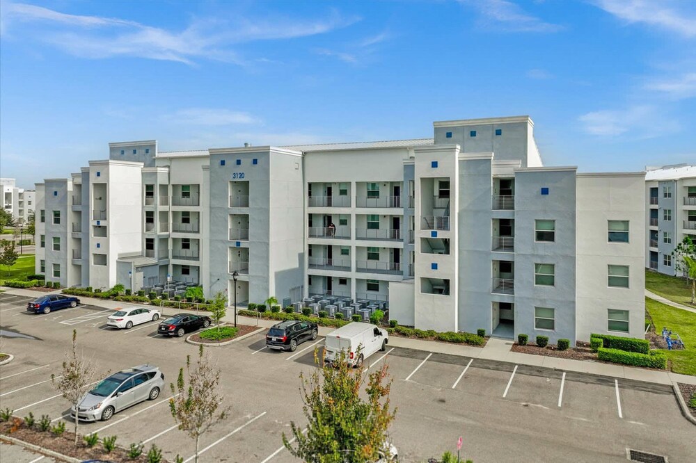 Upstay Stylish Condo w Patio Storey Lake Resort