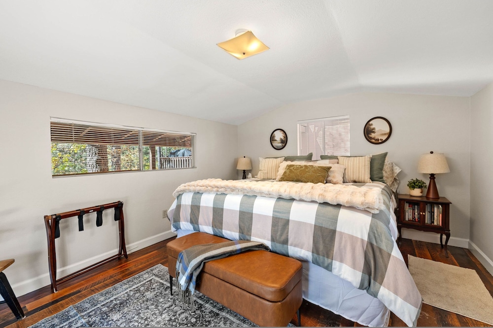 Ponderosa Hideaway 4-br Cabin Mtn View Trails Brbq